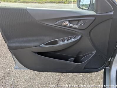 2022 Chevrolet Malibu LT   - Photo 9 - Smithfield, NC 27577