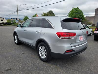 2017 Kia Sorento LX V6 - Photo 12 - Fortuna, CA 95540
