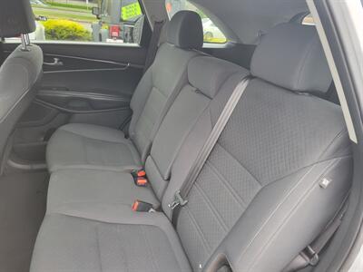 2017 Kia Sorento LX V6 - Photo 8 - Fortuna, CA 95540