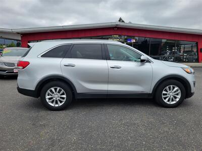 2017 Kia Sorento LX V6 - Photo 11 - Fortuna, CA 95540