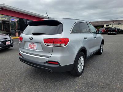 2017 Kia Sorento LX V6 - Photo 14 - Fortuna, CA 95540