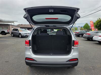 2017 Kia Sorento LX V6 - Photo 10 - Fortuna, CA 95540