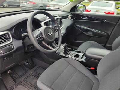 2017 Kia Sorento LX V6 - Photo 7 - Fortuna, CA 95540