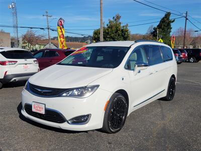 2018 Chrysler Pacifica Hybrid Limited   - Photo 3 - Fortuna, CA 95540