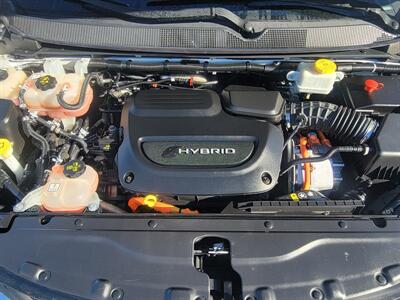 2018 Chrysler Pacifica Hybrid Limited   - Photo 5 - Fortuna, CA 95540