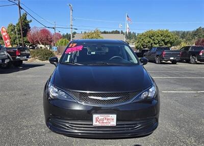 2017 Chrysler Pacifica LX   - Photo 2 - Fortuna, CA 95540