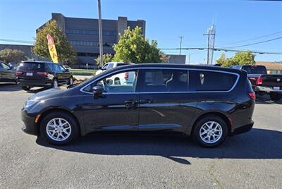 2017 Chrysler Pacifica LX   - Photo 4 - Fortuna, CA 95540