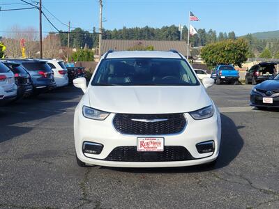 2022 Chrysler Pacifica Touring L   - Photo 2 - Fortuna, CA 95540