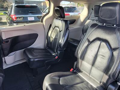 2022 Chrysler Pacifica Touring L   - Photo 9 - Fortuna, CA 95540