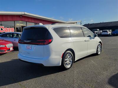 2022 Chrysler Pacifica Touring L   - Photo 14 - Fortuna, CA 95540