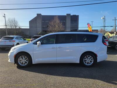 2022 Chrysler Pacifica Touring L   - Photo 4 - Fortuna, CA 95540