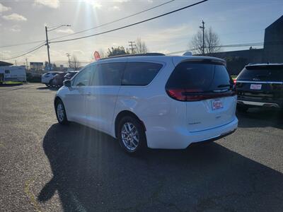 2022 Chrysler Pacifica Touring L   - Photo 12 - Fortuna, CA 95540