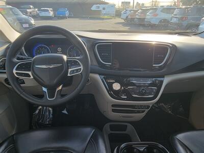 2022 Chrysler Pacifica Touring L   - Photo 6 - Fortuna, CA 95540