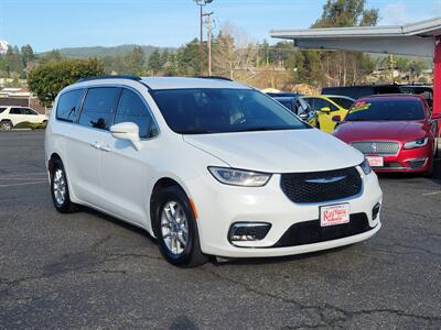 2022 Chrysler Pacifica Touring L   - Photo 1 - Fortuna, CA 95540