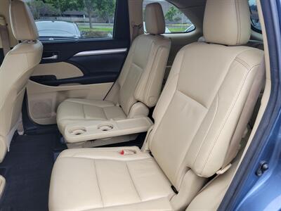 2017 Toyota Highlander XLE - Photo 8 - Fortuna, CA 95540