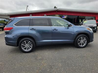 2017 Toyota Highlander XLE - Photo 11 - Fortuna, CA 95540