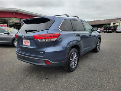 2017 Toyota Highlander XLE - Photo 14 - Fortuna, CA 95540