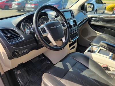 2016 Chrysler Town & Country LX   - Photo 7 - Fortuna, CA 95540
