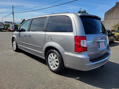 2016 Chrysler Town & Country LX   - Photo 12 - Fortuna, CA 95540