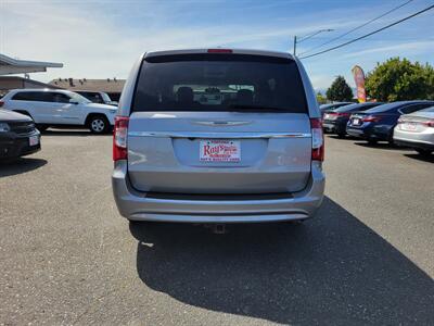 2016 Chrysler Town & Country LX   - Photo 13 - Fortuna, CA 95540