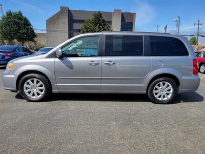 2016 Chrysler Town & Country LX   - Photo 4 - Fortuna, CA 95540