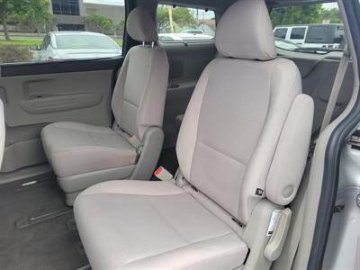 2016 Kia Sedona LX - Photo 8 - Fortuna, CA 95540