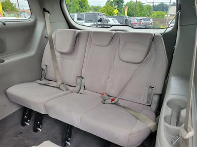 2016 Kia Sedona LX - Photo 9 - Fortuna, CA 95540