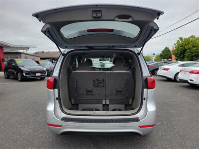 2016 Kia Sedona LX - Photo 10 - Fortuna, CA 95540