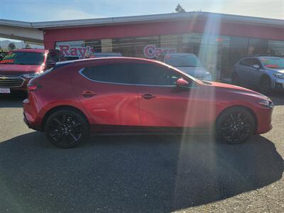 2022 Mazda Mazda3 Hatchback Premium   - Photo 10 - Fortuna, CA 95540