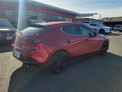 2022 Mazda Mazda3 Hatchback Premium   - Photo 13 - Fortuna, CA 95540