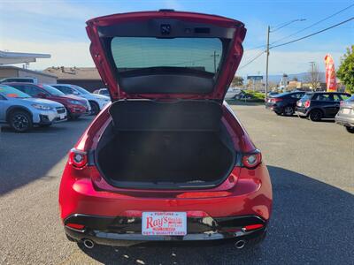 2022 Mazda Mazda3 Hatchback Premium   - Photo 9 - Fortuna, CA 95540