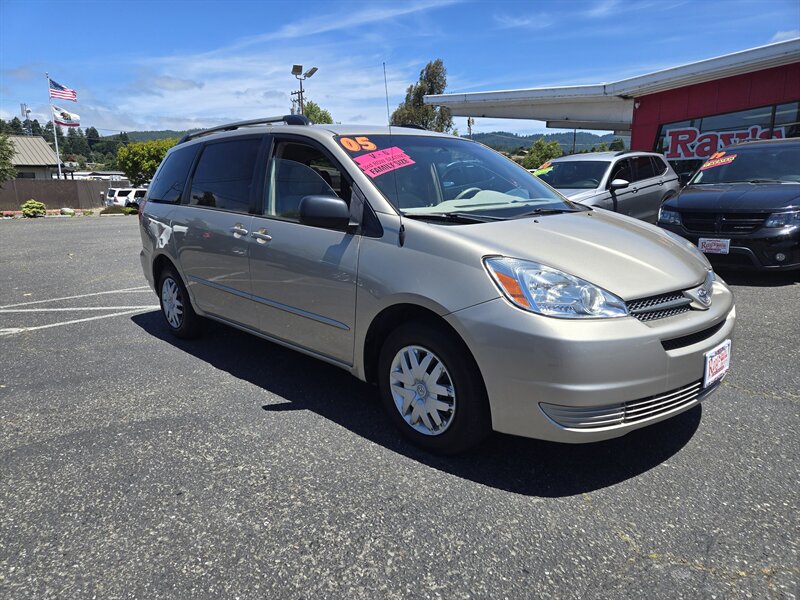 2005 Toyota Sienna LE 8 Passenger - Photo 1 - Fortuna, CA 95540