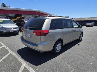2005 Toyota Sienna LE 8 Passenger   - Photo 13 - Fortuna, CA 95540