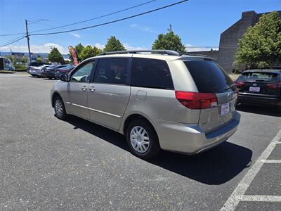 2005 Toyota Sienna LE 8 Passenger   - Photo 11 - Fortuna, CA 95540