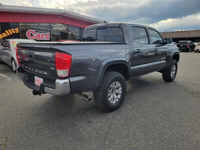 2017 Toyota Tacoma SR5 V6   - Photo 12 - Fortuna, CA 95540