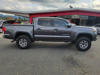 2017 Toyota Tacoma SR5 V6   - Photo 9 - Fortuna, CA 95540