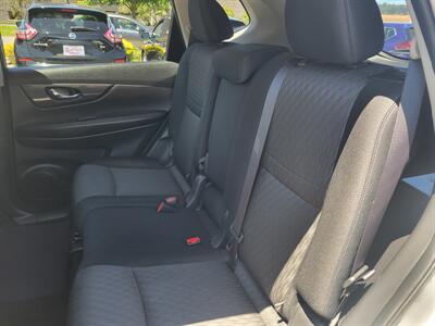 2017 Nissan Rogue SV - Photo 8 - Fortuna, CA 95540