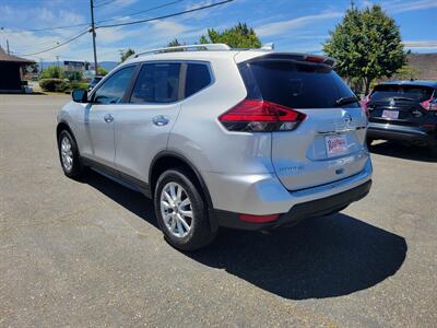 2017 Nissan Rogue SV - Photo 11 - Fortuna, CA 95540