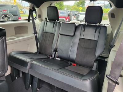 2019 Dodge Grand Caravan SXT   - Photo 9 - Fortuna, CA 95540