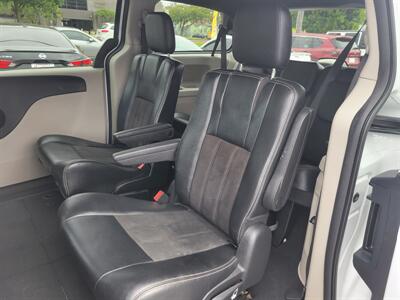 2019 Dodge Grand Caravan SXT   - Photo 8 - Fortuna, CA 95540