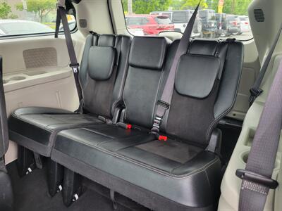 2019 Dodge Grand Caravan SXT   - Photo 9 - Fortuna, CA 95540