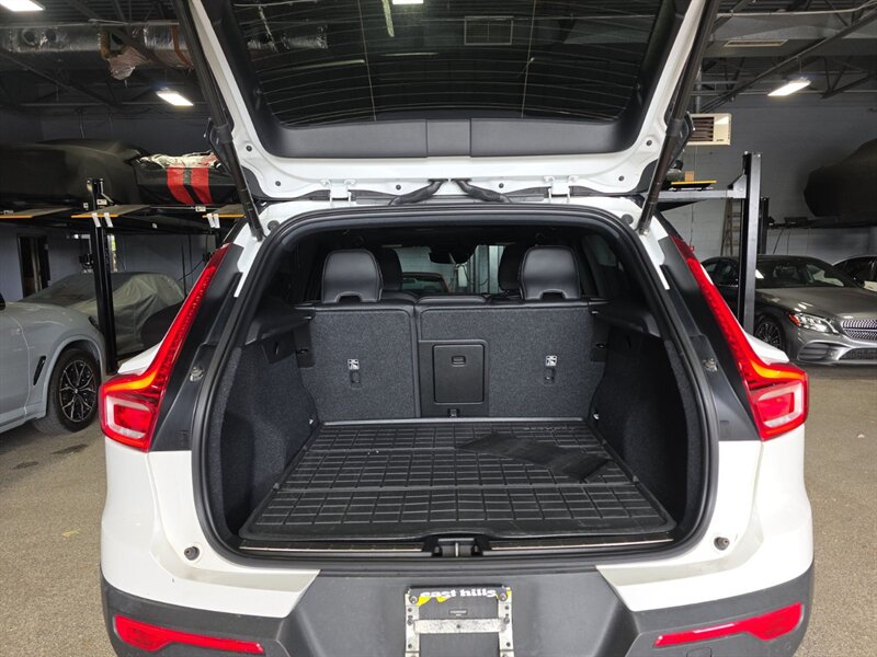 2021 Volvo XC40 T5 R-Design - Photo 8 - Carmichaels, PA 15320