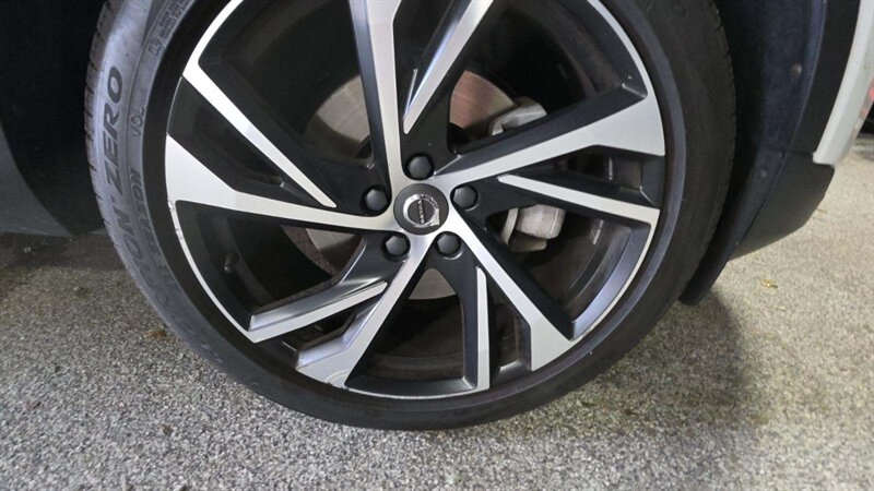 2021 Volvo XC40 T5 R-Design - Photo 5 - Carmichaels, PA 15320