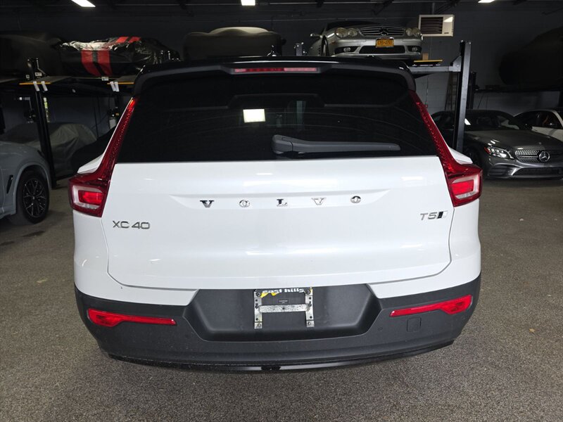 2021 Volvo XC40 T5 R-Design - Photo 7 - Carmichaels, PA 15320