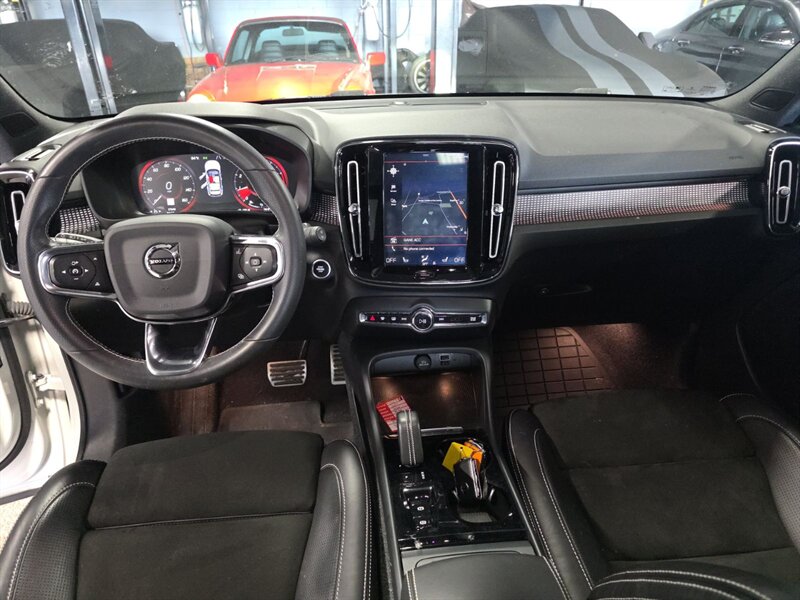 2021 Volvo XC40 T5 R-Design - Photo 14 - Carmichaels, PA 15320