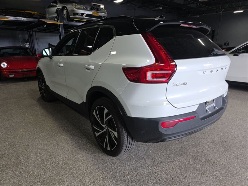 2021 Volvo XC40 T5 R-Design - Photo 3 - Carmichaels, PA 15320