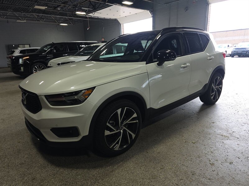 2021 Volvo XC40 T5 R-Design   - Photo 1 - Carmichaels, PA 15320