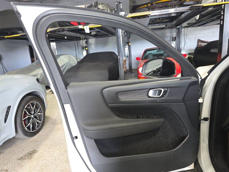 2021 Volvo XC40 T5 R-Design - Photo 10 - Carmichaels, PA 15320