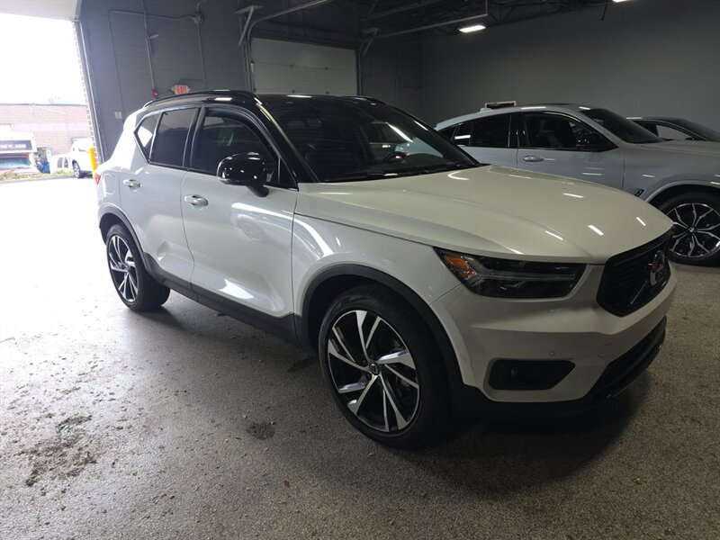 2021 Volvo XC40 T5 R-Design - Photo 2 - Carmichaels, PA 15320