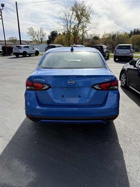 2023 Nissan Versa SV   - Photo 4 - Carmichaels, PA 15320